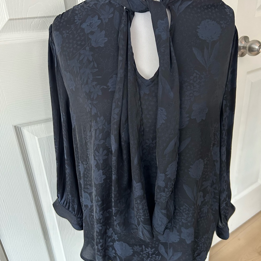 NWT Banana Republic Factory Black 3/4 Sleeve Blouse with Tie Front and V neck
